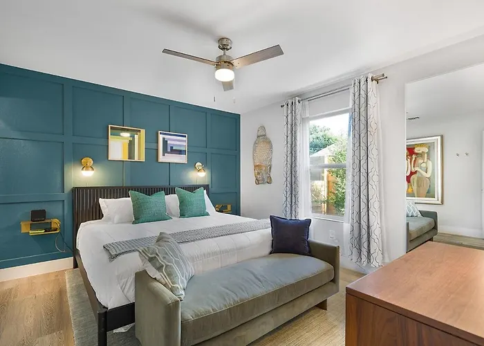 Modern 3br Retreat With Fun Yard, Mini-golf, Hot Tub & Bbq Dining Deck