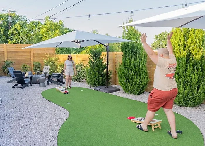 Holiday home Modern 3br Retreat With Fun Yard, Mini-golf, Hot Tub & Bbq Dining Deck