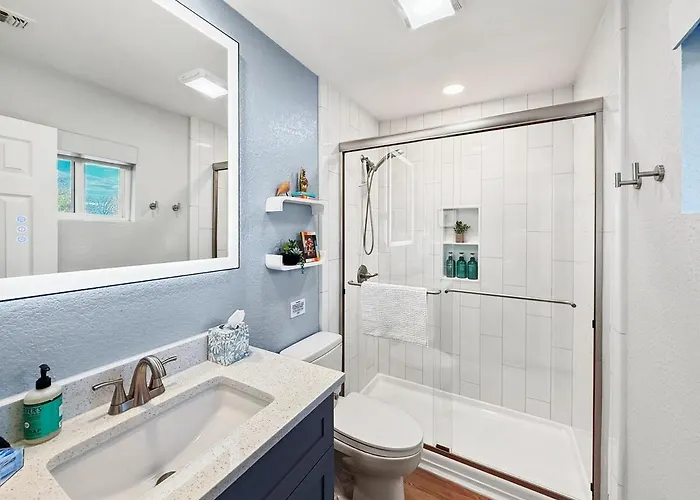 Modern 3br Retreat With Fun Yard, Mini-golf, Hot Tub & Bbq Dining Deck Holiday home Round Rock