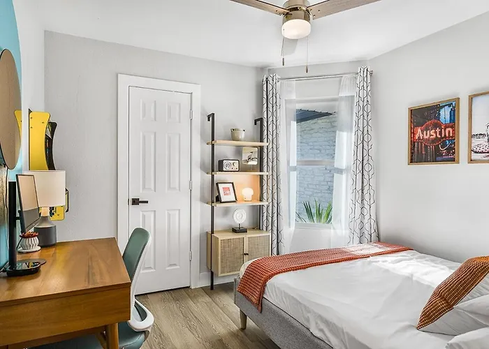 Modern 3br Retreat With Fun Yard, Mini-golf, Hot Tub & Bbq Dining Deck Round Rock